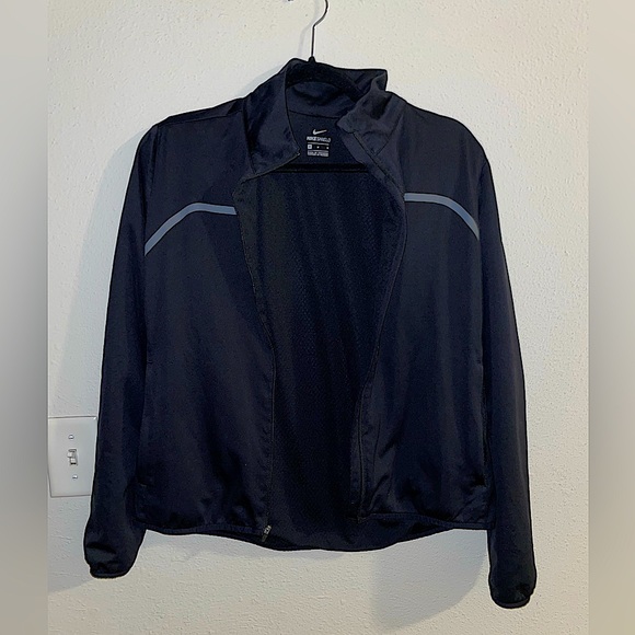 A6 - 341 NIKE shield nikeshield women’s zip up sporty jacket size medium - Picture 2 of 9